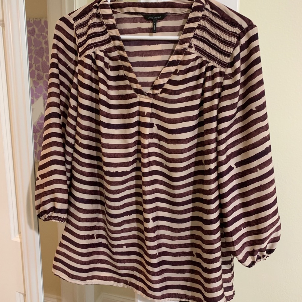 Daisy Fuentes Kohl’s blouse purple stripe Large